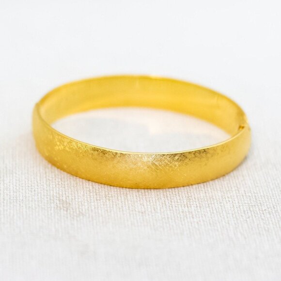 6 inch, Vintage Gold Tone Minimalist Band Elegant Hinge Bangle - Q1 - Picture 1 of 3